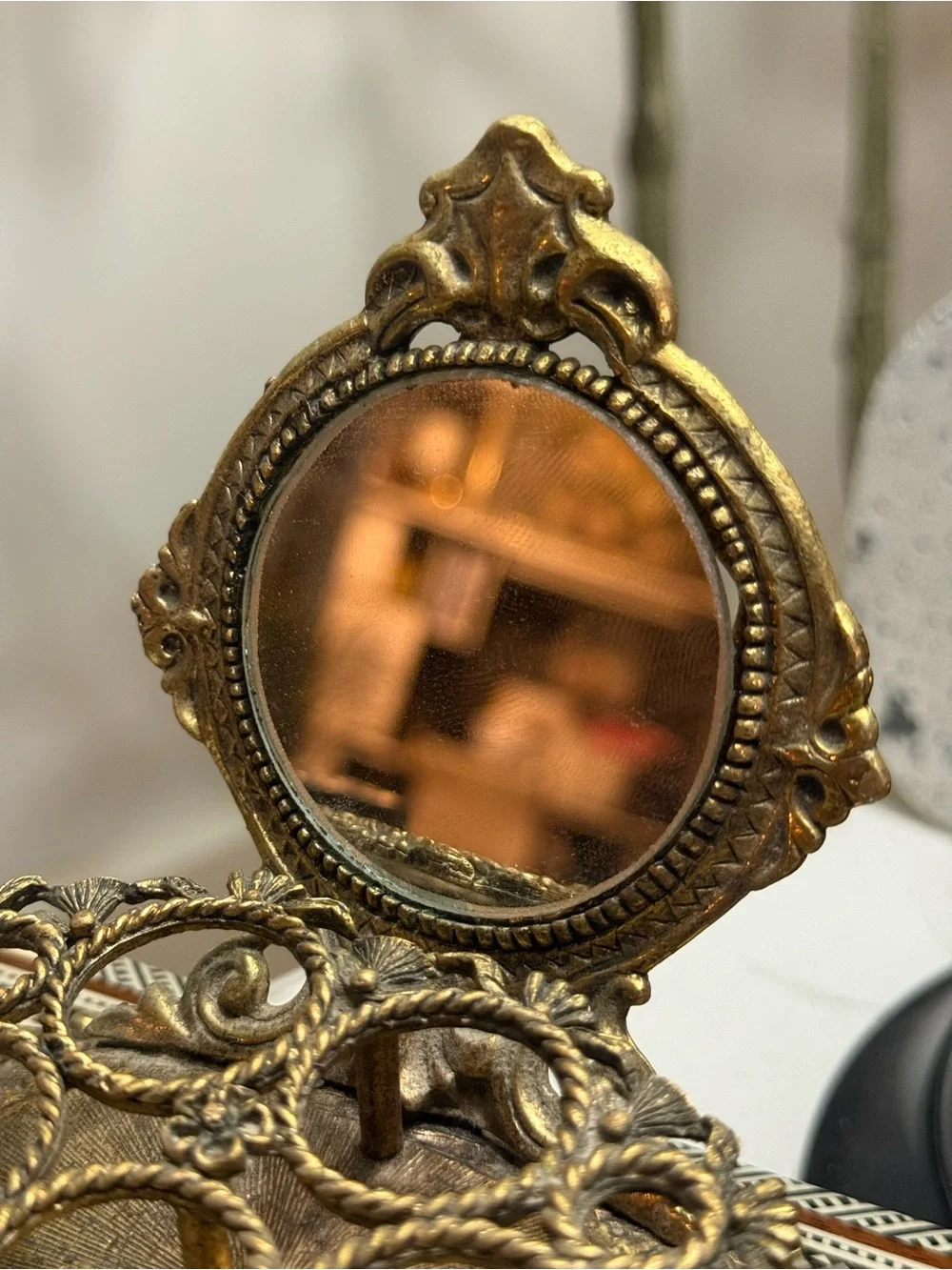 VTG Celeste | Gold Brass Lipstick Holder with a Small Mirror
